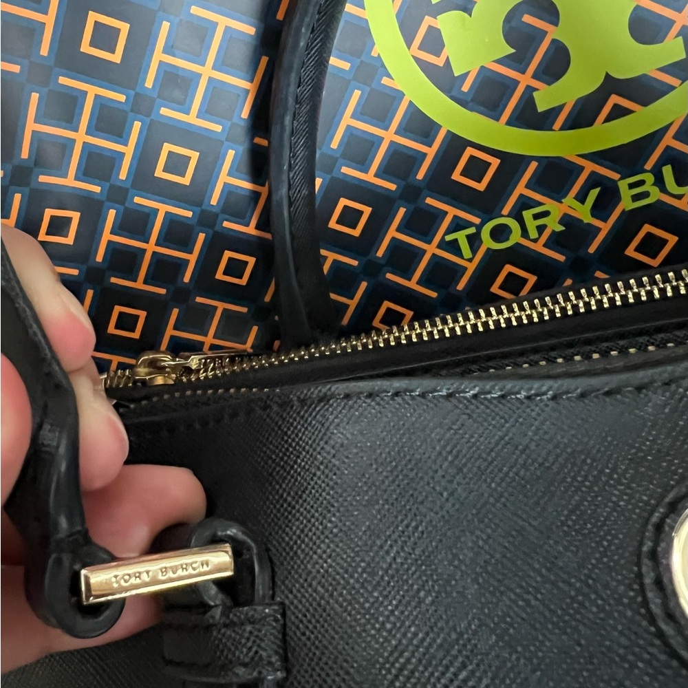 Tory Burch Shoulder Handbag - Picture 14 of 16